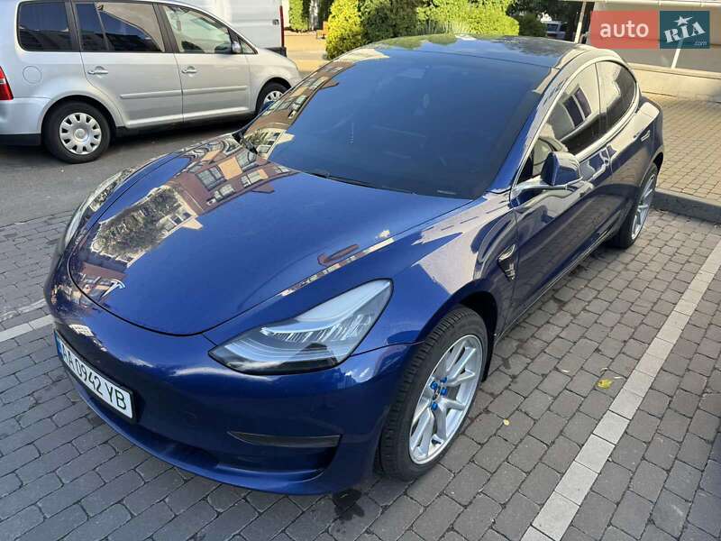 Седан Tesla Model 3 2019 в 