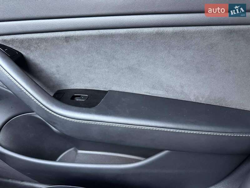 Седан Tesla Model 3 2019 в Києві