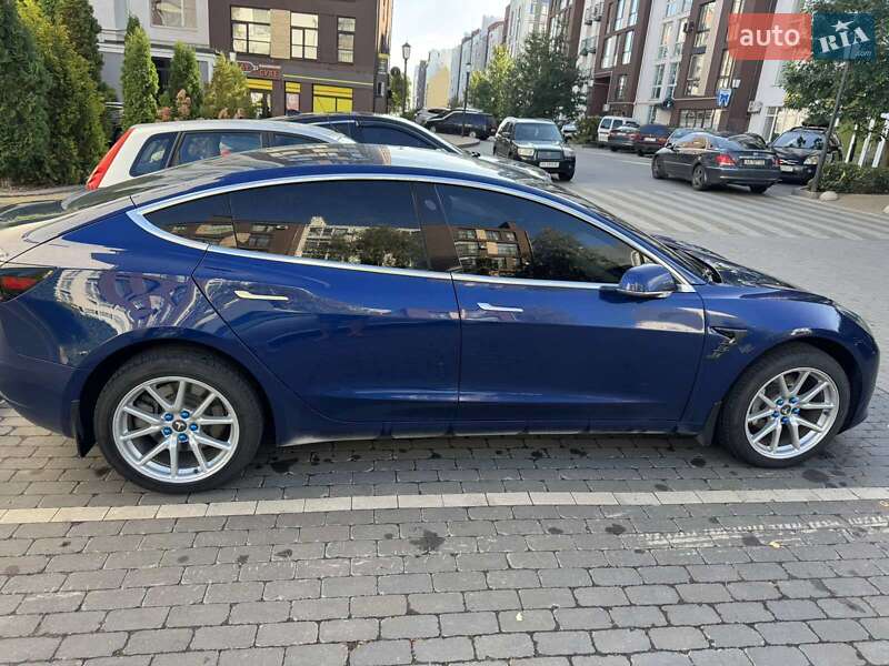 Седан Tesla Model 3 2019 в Киеве