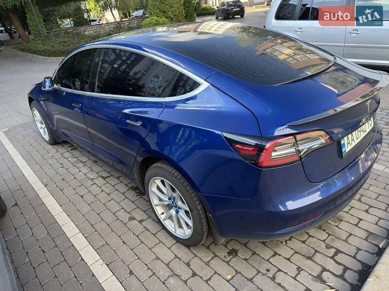 Седан Tesla Model 3 2019 в Києві