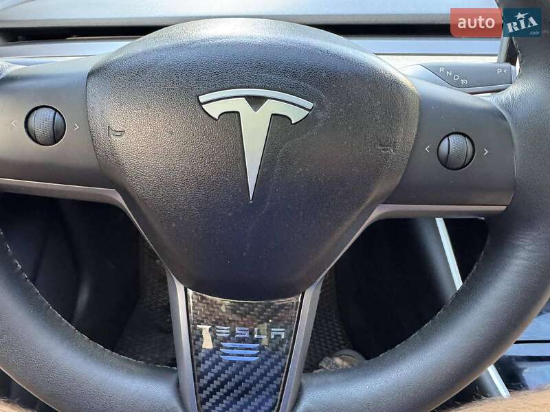 Седан Tesla Model 3 2019 в Киеве