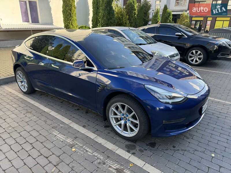 Седан Tesla Model 3 2019 в Києві