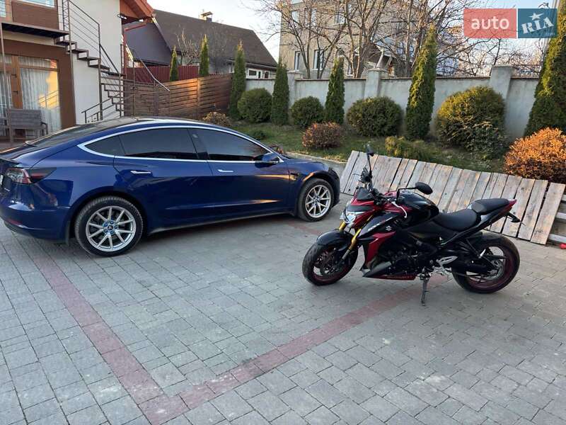 Седан Tesla Model 3 2019 в Києві