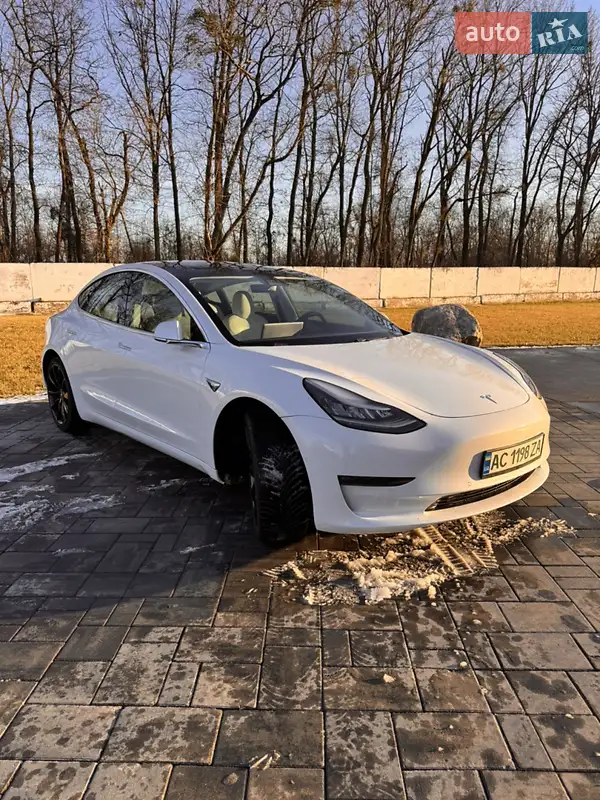 Седан Tesla Model 3 2019 в 