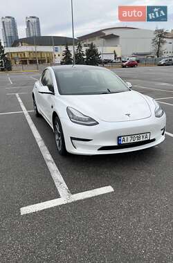 Седан Tesla Model 3 2020 в Києві