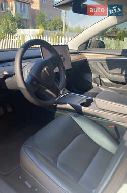 Седан Tesla Model 3 2022 в 