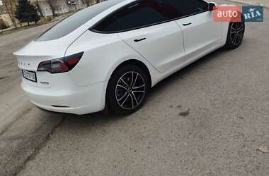 Седан Tesla Model 3 2023 в 