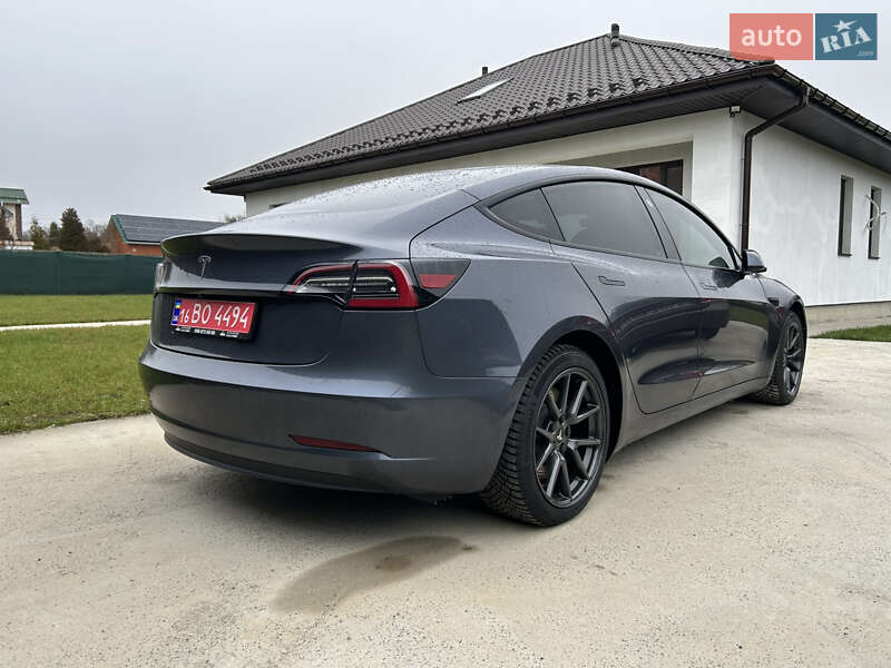 Седан Tesla Model 3 2021 в Києві