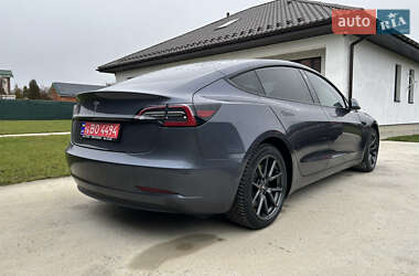 Седан Tesla Model 3 2021 в 