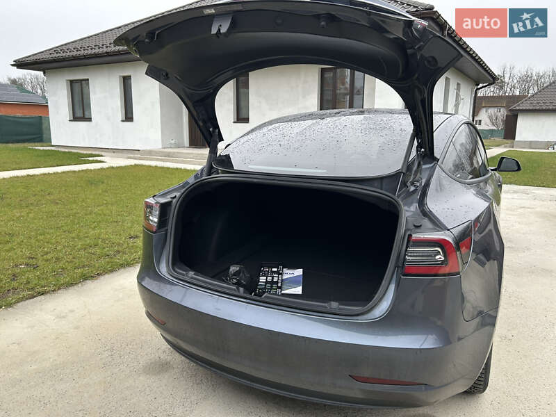 Седан Tesla Model 3 2021 в Києві