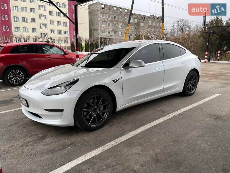 Седан Tesla Model 3 2018 в Киеве