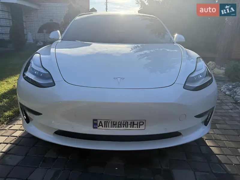 Седан Tesla Model 3 2019 в 