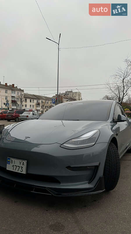 Седан Tesla Model 3 2021 в Кременчуці