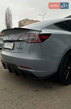 Седан Tesla Model 3 2021 в 