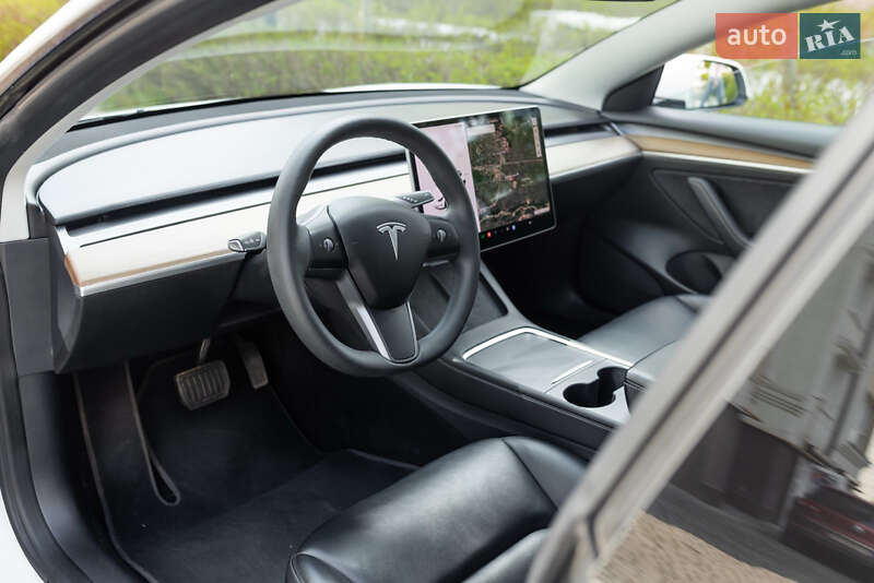 Седан Tesla Model 3 2021 в Криховцах