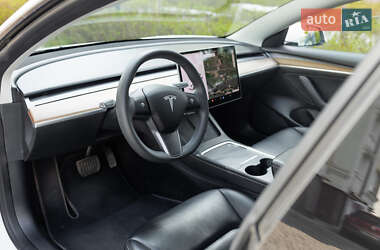 Седан Tesla Model 3 2021 в 