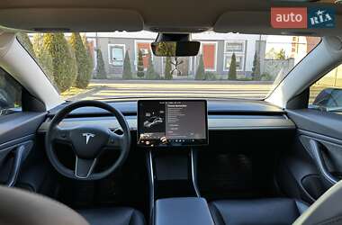 Седан Tesla Model 3 2019 в 