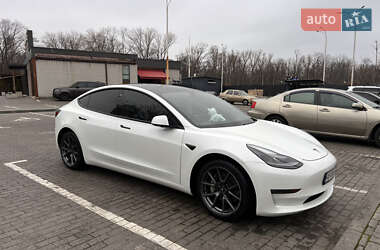 Седан Tesla Model 3 2021 в Дніпрі