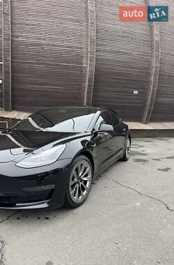 Седан Tesla Model 3 2021 в 