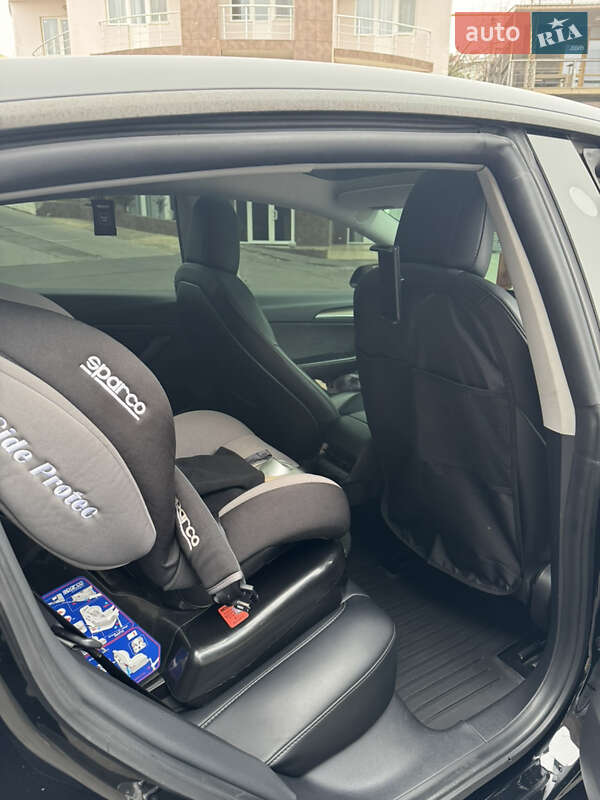 Седан Tesla Model 3 2021 в Одесі