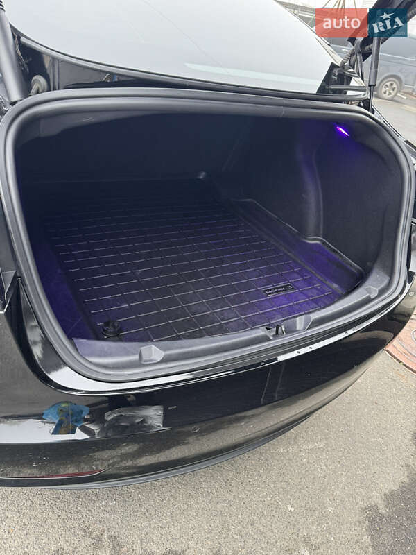 Седан Tesla Model 3 2021 в Одесі