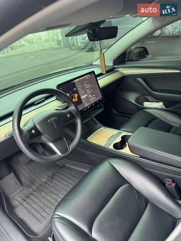 Седан Tesla Model 3 2021 в Одесі