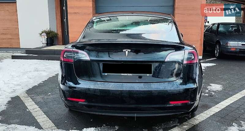 Седан Tesla Model 3 2020 в Рівному