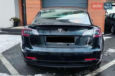 Седан Tesla Model 3 2020 в 
