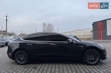 Седан Tesla Model 3 2019 в 