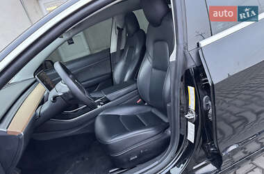 Седан Tesla Model 3 2019 в 