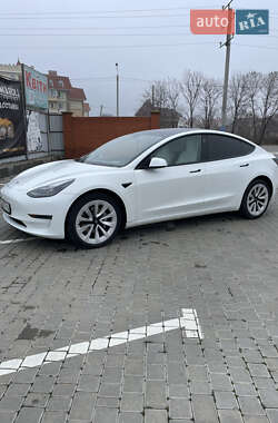 Седан Tesla Model 3 2022 в 