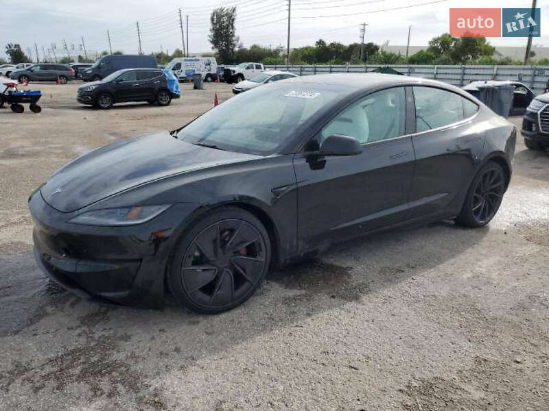 Седан Tesla Model 3 2024 в Луцке