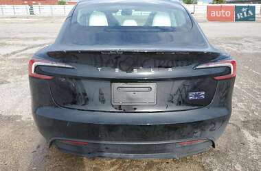 Седан Tesla Model 3 2024 в 