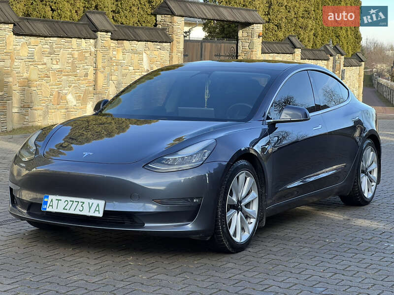 Седан Tesla Model 3 2020 в Надвірній