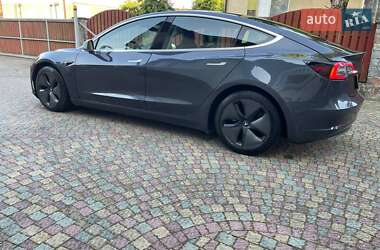 Седан Tesla Model 3 2018 в Львові