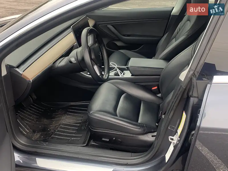 Седан Tesla Model 3 2019 в 