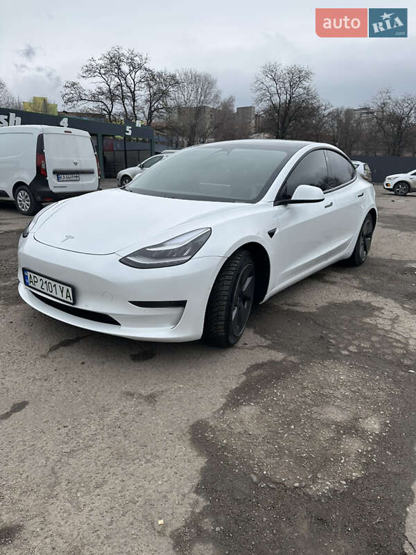 Седан Tesla Model 3 2020 в 