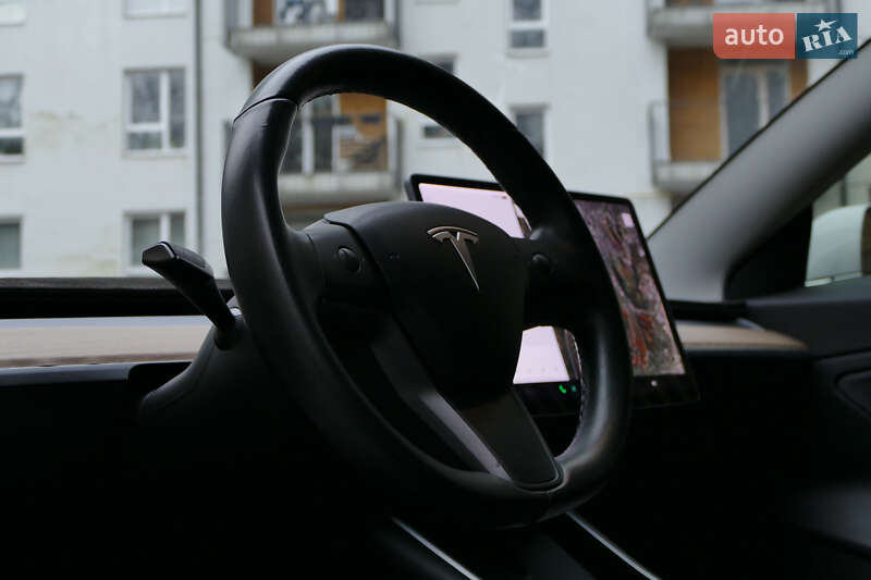 Седан Tesla Model 3 2018 в Львове