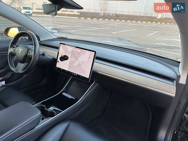 Седан Tesla Model 3 2019 в Рівному