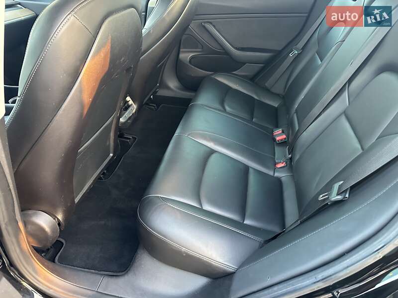 Седан Tesla Model 3 2019 в Рівному