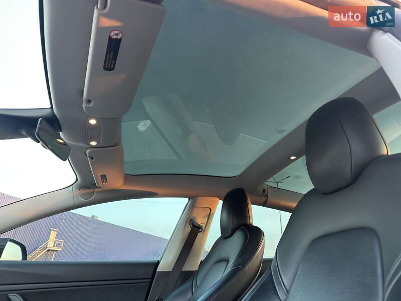 Седан Tesla Model 3 2019 в Рівному