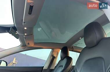 Седан Tesla Model 3 2019 в 