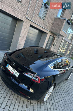 Седан Tesla Model 3 2019 в Львові
