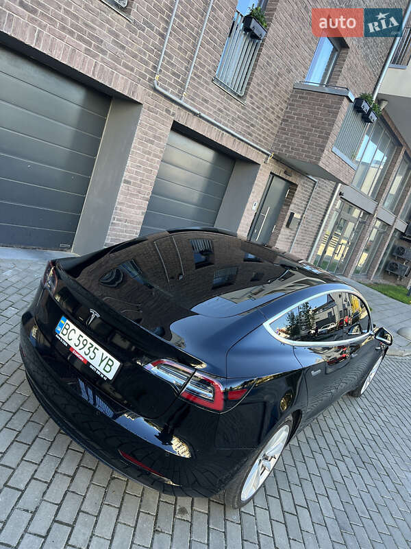 Седан Tesla Model 3 2019 в Львові