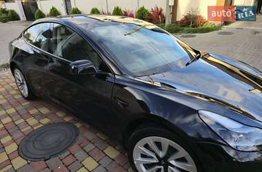 Седан Tesla Model 3 2022 в 