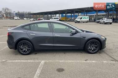 Седан Tesla Model 3 2024 в 