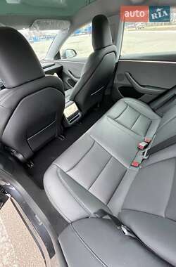 Седан Tesla Model 3 2024 в 