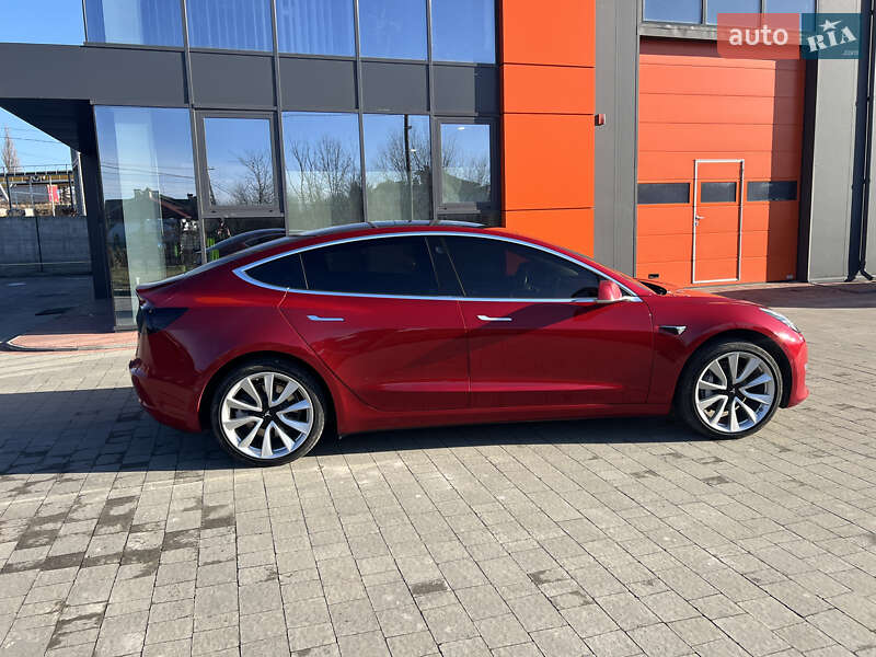 Седан Tesla Model 3 2018 в Львові