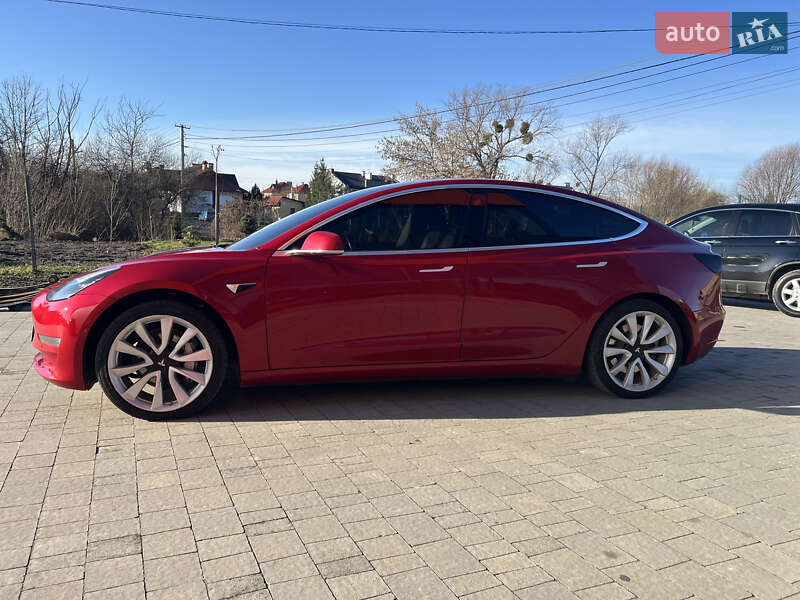 Седан Tesla Model 3 2018 в Львові