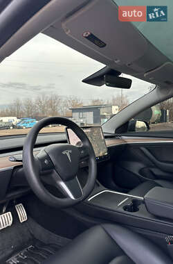 Седан Tesla Model 3 2023 в Львове